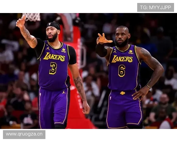 NBA赛季重燃战火 球星争锋谁能笑到最后挑战极限展现无与伦比实力 - 副本